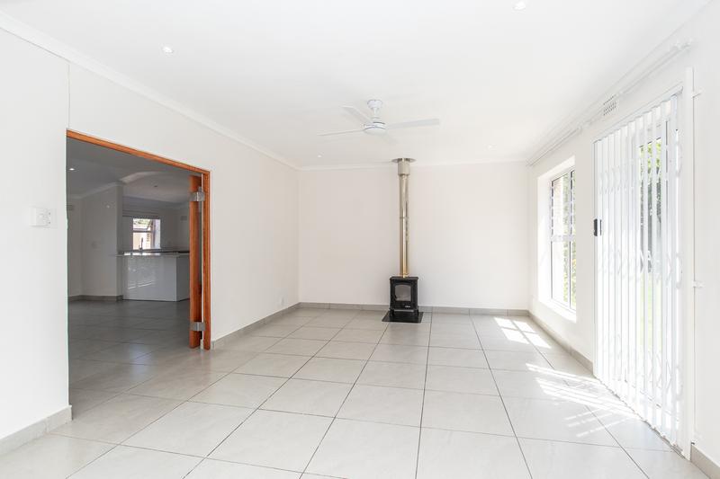 To Let 5 Bedroom Property for Rent in Kirstenhof Western Cape